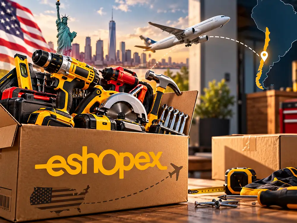 Herramientas eléctricas dentro de una caja eShopex junto a un avión y el paisaje urbano de Estados Unidos.