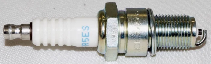 Paquete de 24 bujías originales NGK 7734 BPR5ES para muchos coches clásicos y Kawasaki - Imagen 6